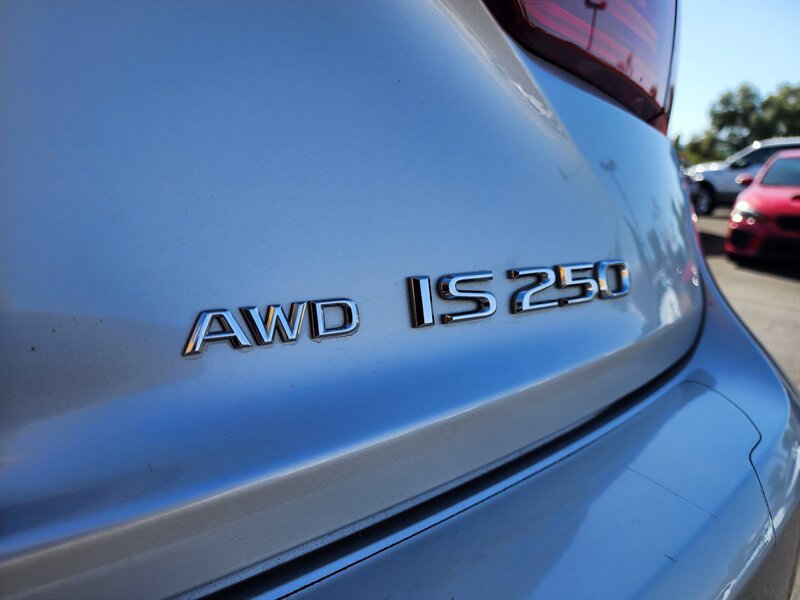 Used 2014 Lexus IS 250 AWD w/ Luxury Package w/Gray Wood image 12