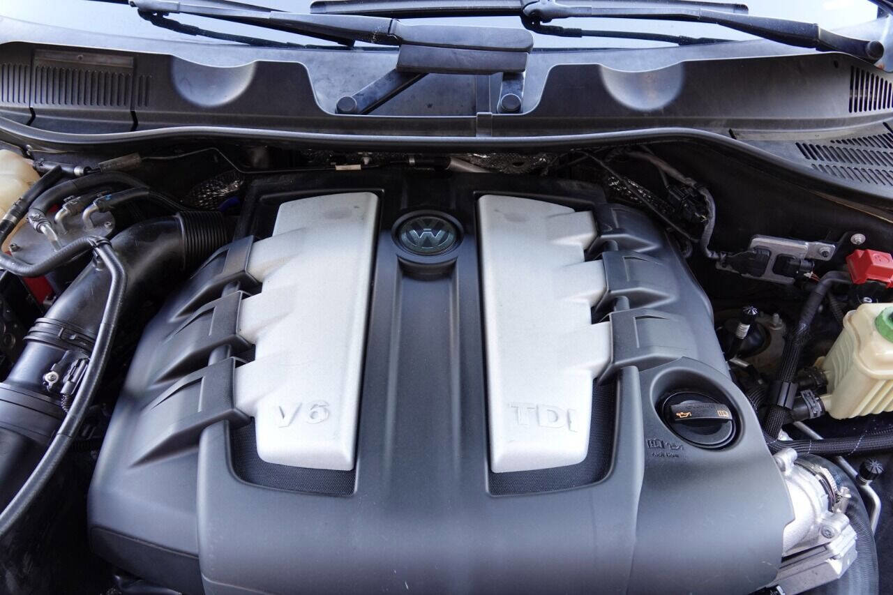 Used 2012 Volkswagen Touareg Sport image 70