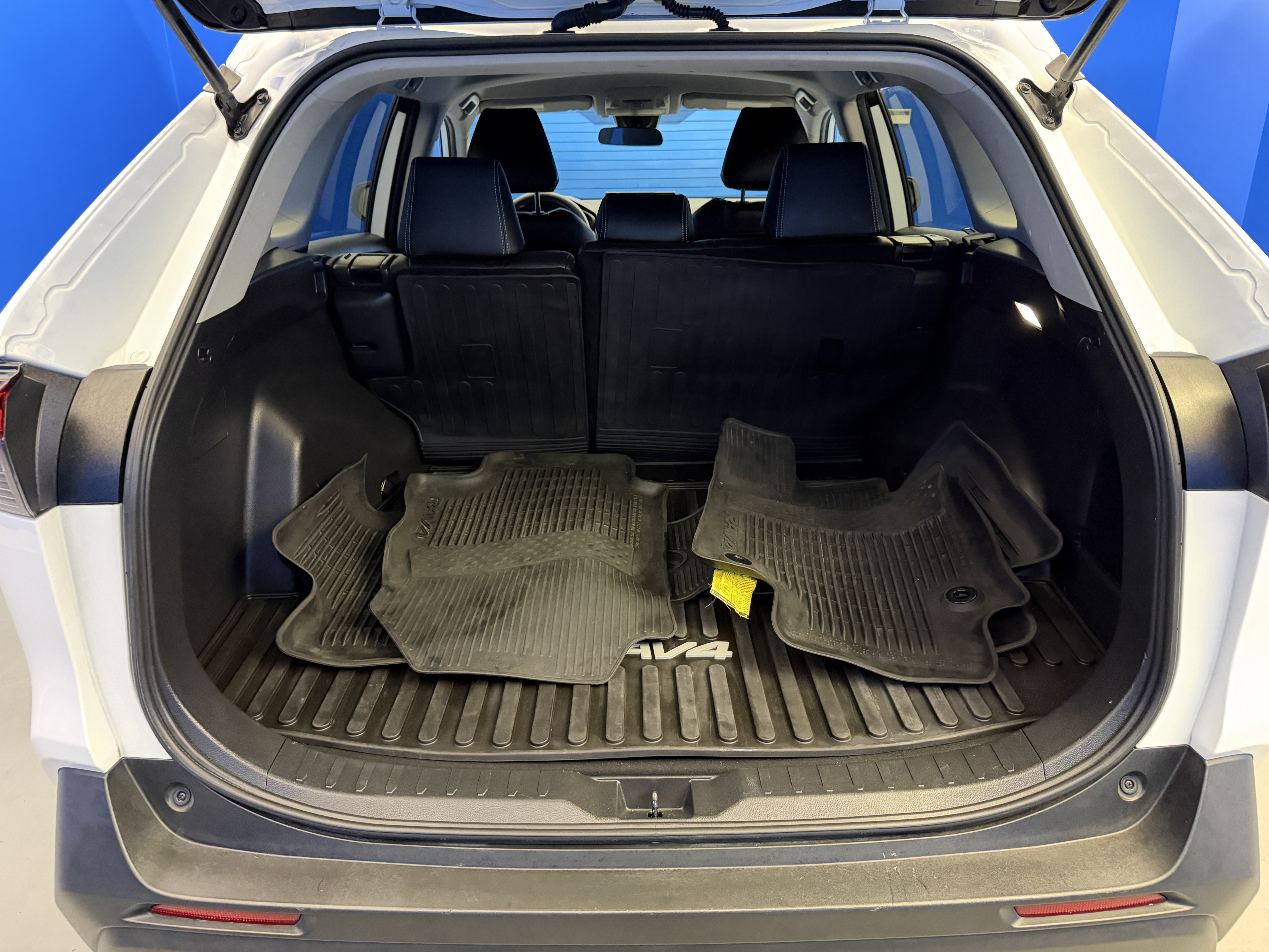 Used 2022 Toyota RAV4 LE FWD image 24