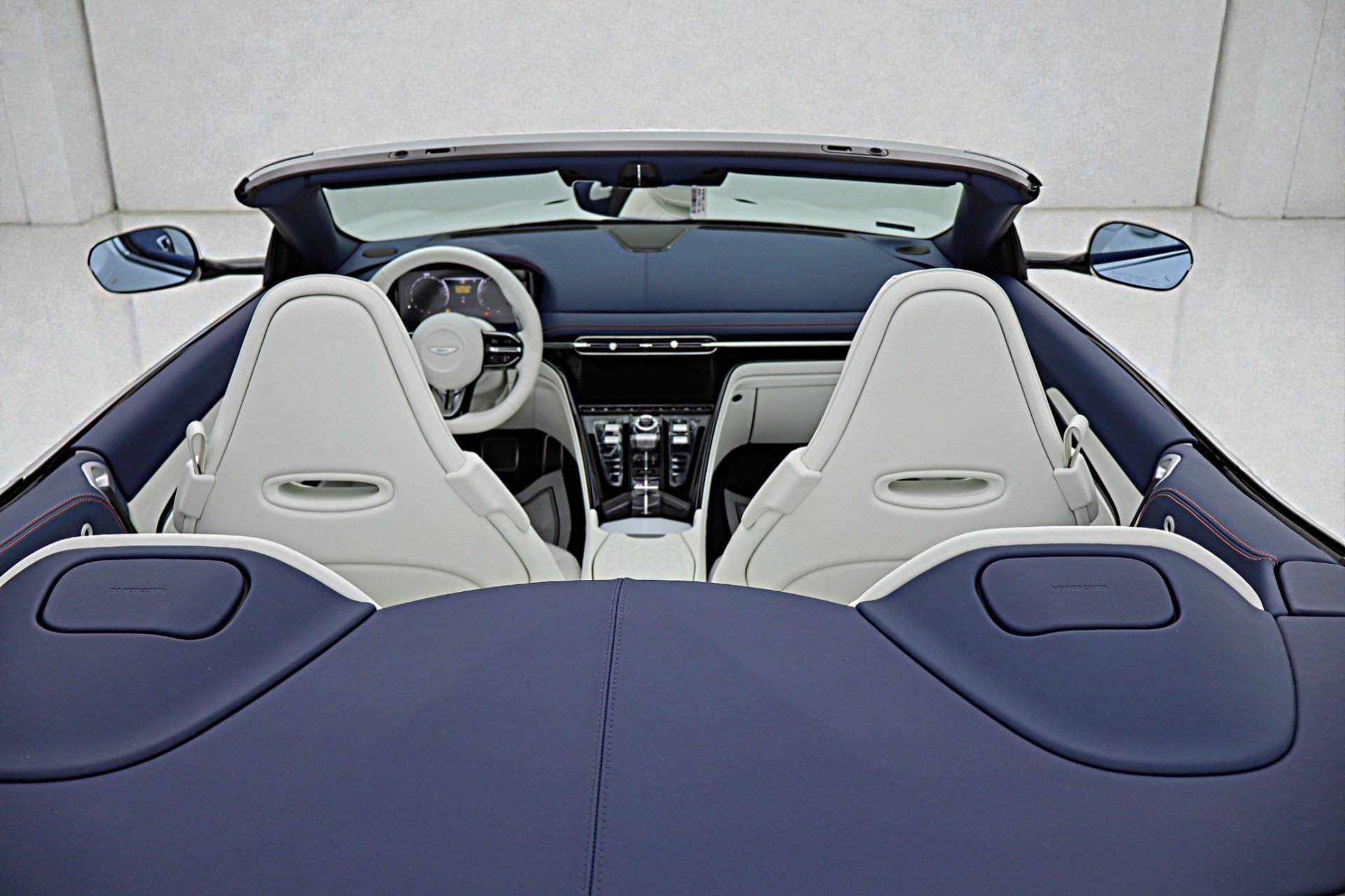 Used 2026 Aston Martin DB12 Convertible RWD image 14