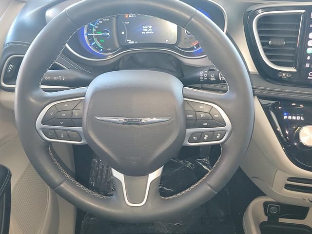 Used 2023 Chrysler Pacifica Touring-L FWD image 13