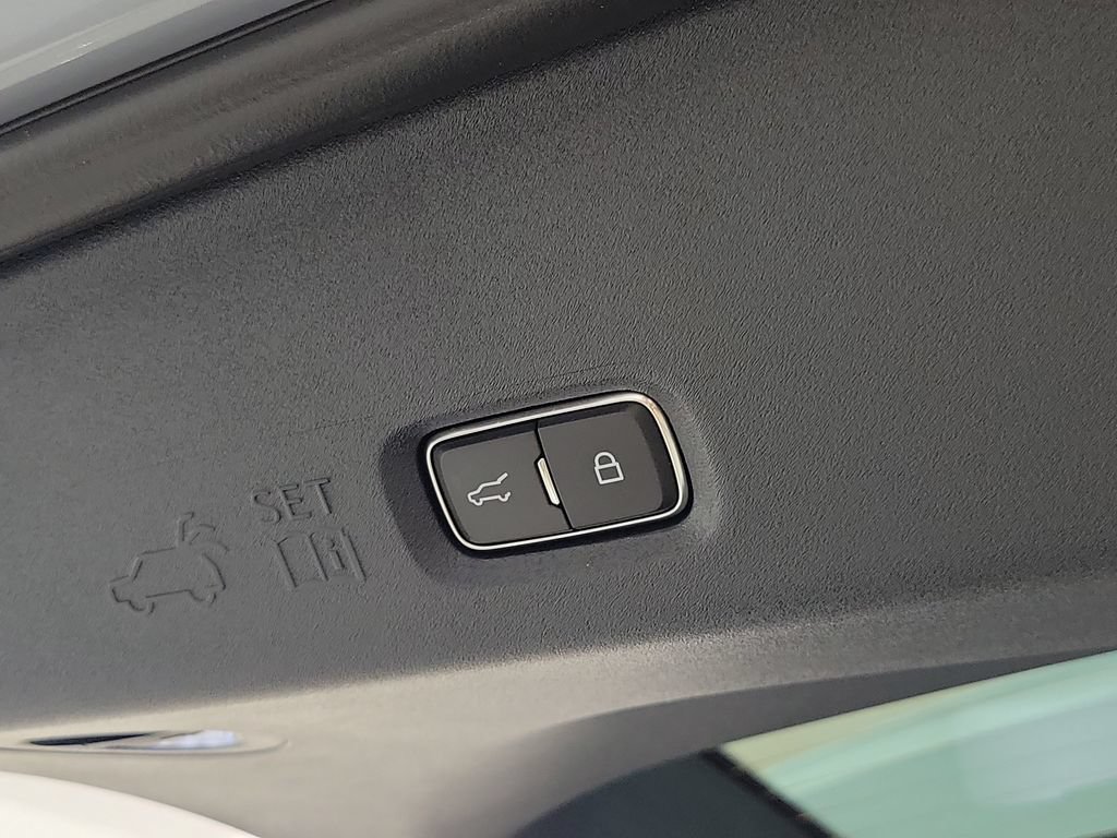 New 2027 Lincoln Navigator Premiere RWD image 8