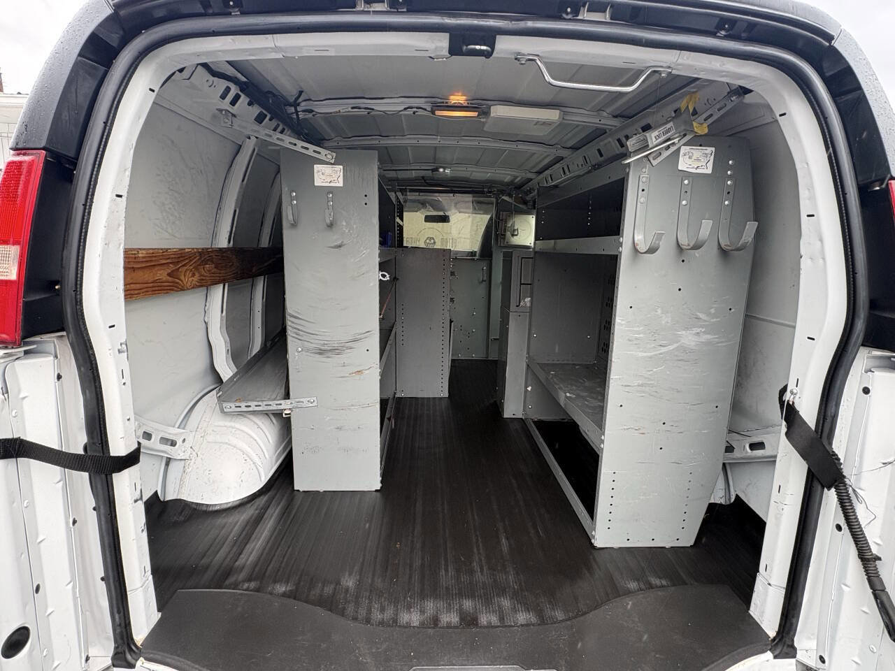 Used 2013 Chevrolet Express 2500 RWD image 18