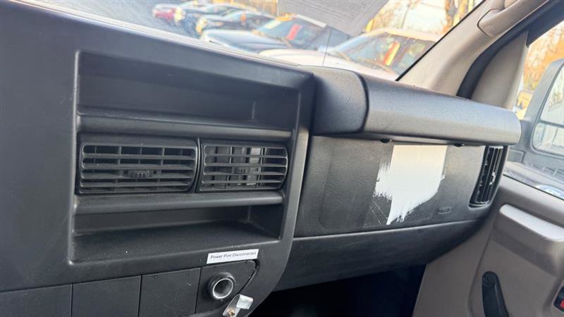 Used 2011 Chevrolet Express 2500 RWD image 17