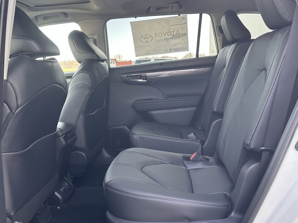 New 2026 Toyota Highlander Limited image 11