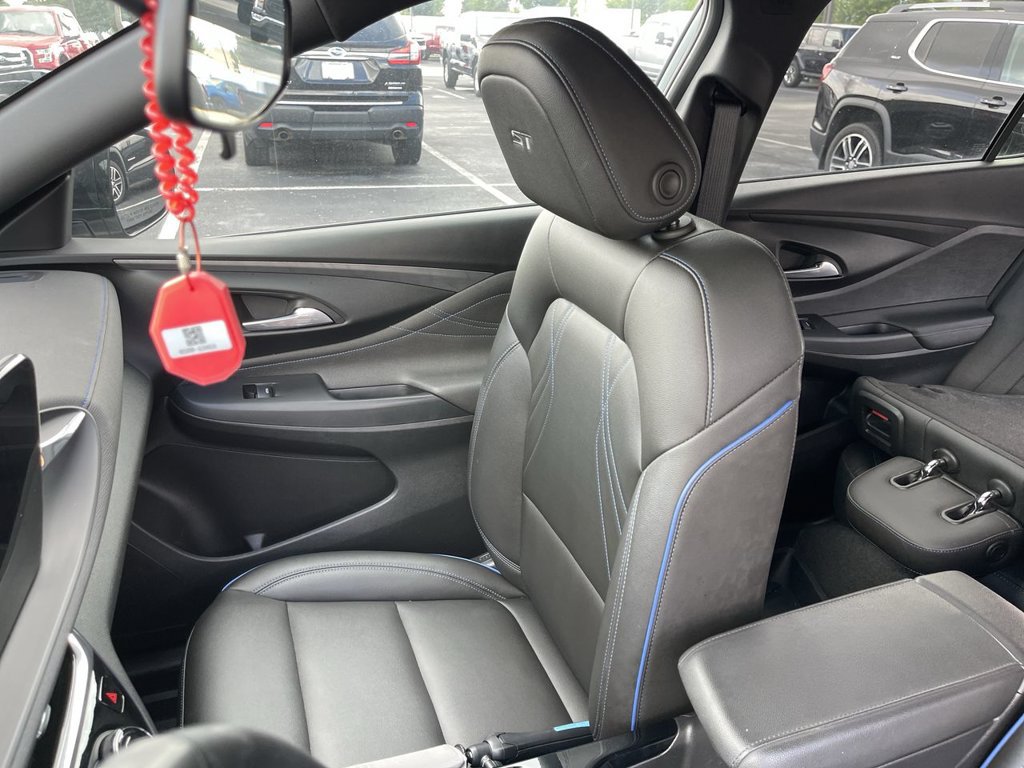 Used 2025 Buick Envista Sport Touring w/ Convenience I Package FWD image 23
