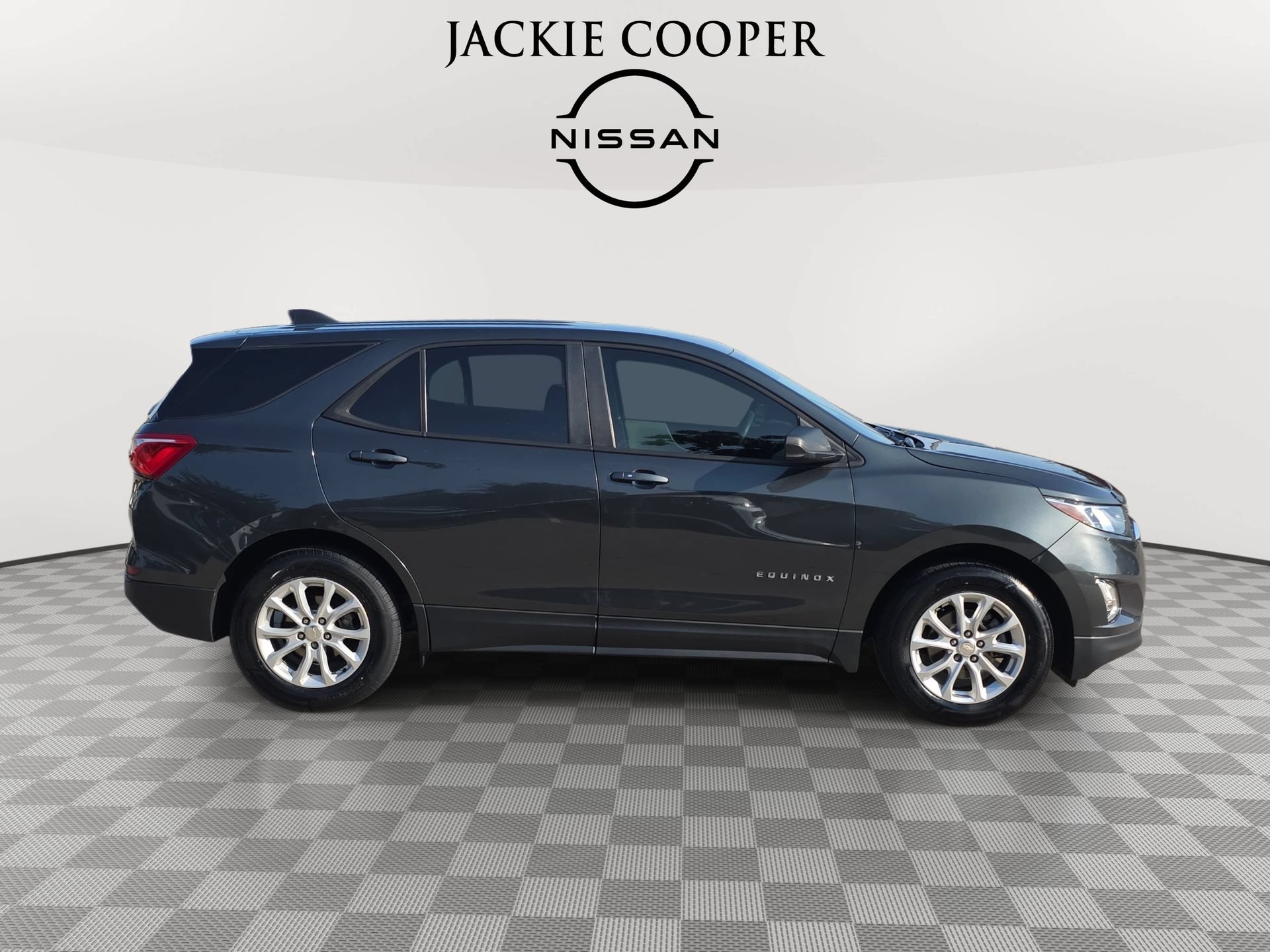 Used 2020 Chevrolet Equinox LS w/ LS Convenience Package FWD image 4