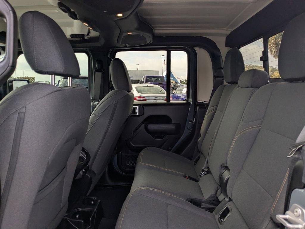 Used 2025 Jeep Gladiator Sport image 13