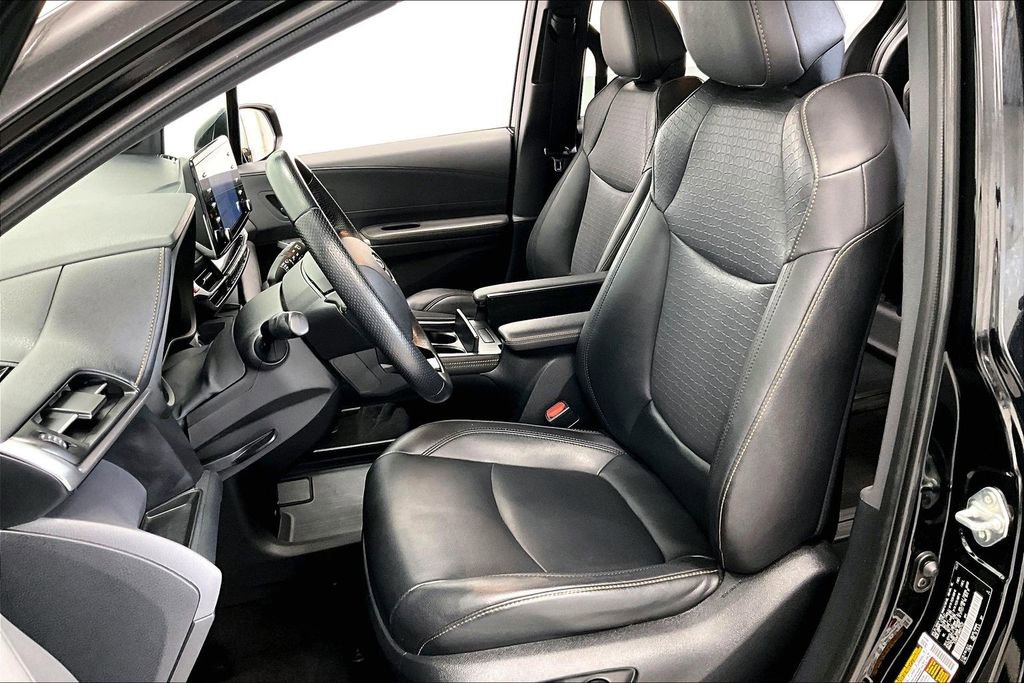 Used 2022 Toyota Sienna XLE Woodland Edition AWD/4WD image 24