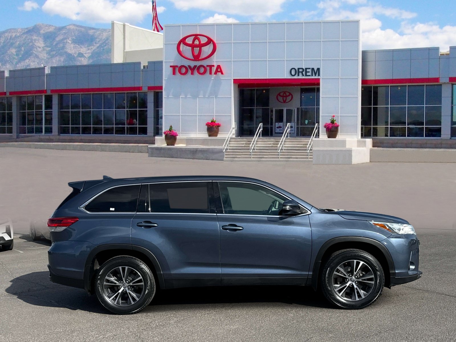 Used 2019 Toyota Highlander Plus AWD/4WD image 3