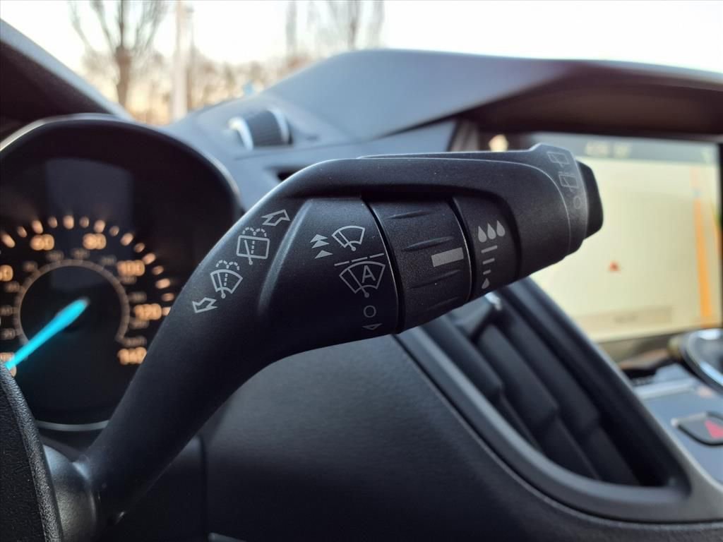 Used 2018 Ford Escape Titanium w/ Ford Safe & Smart Package image 17