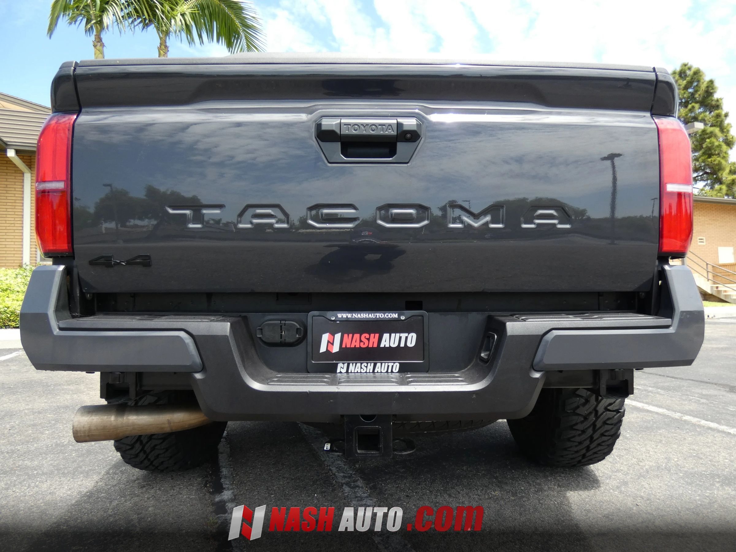 Used 2025 Toyota Tacoma TRD Sport AWD/4WD image 14
