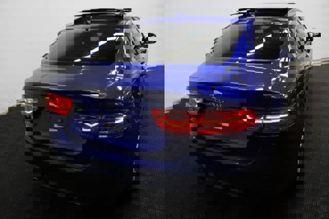 Used 2017 Jaguar XE Premium image 8