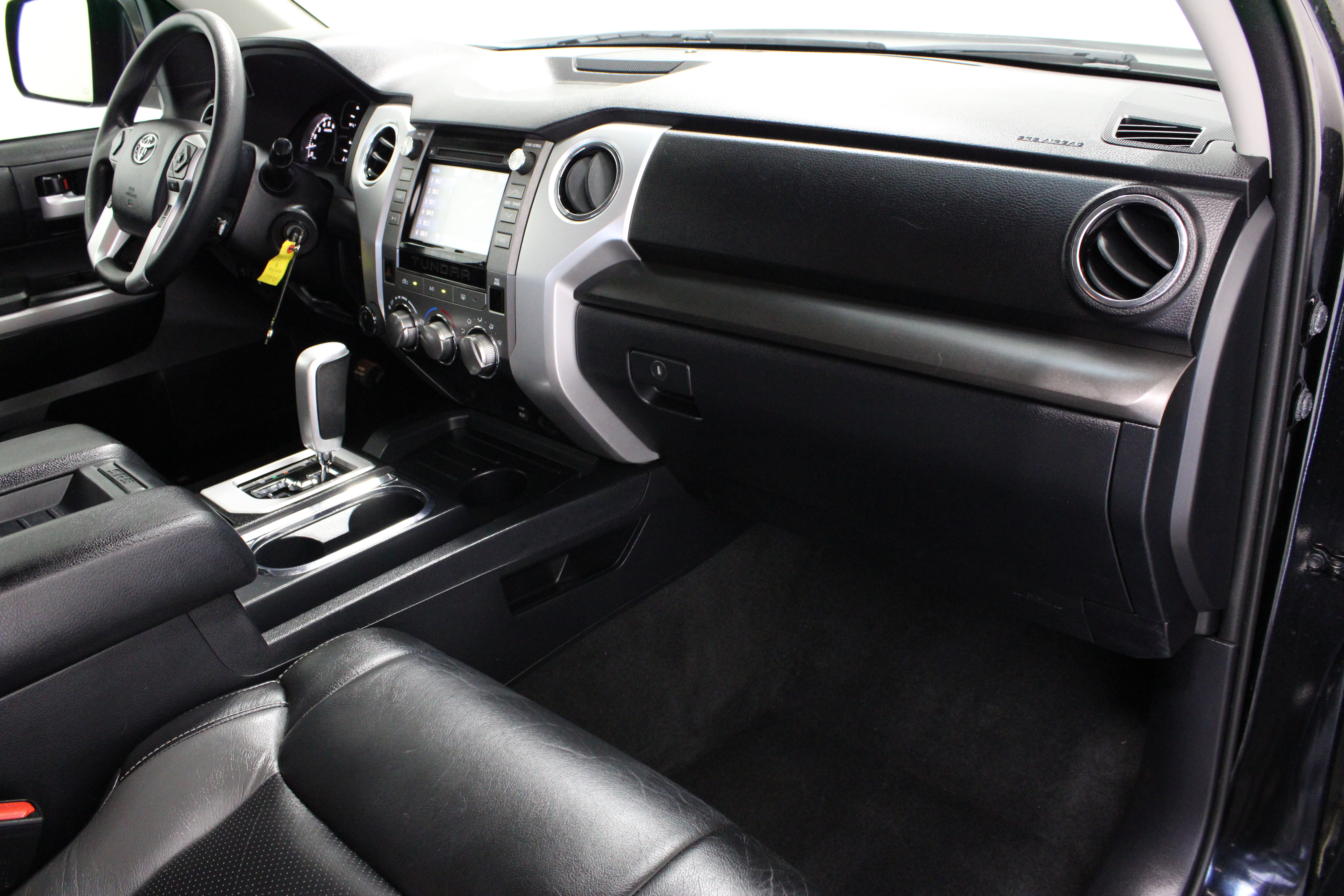 Used 2019 Toyota Tundra SR5 w/ SR5 Upgrade Package AWD/4WD image 35