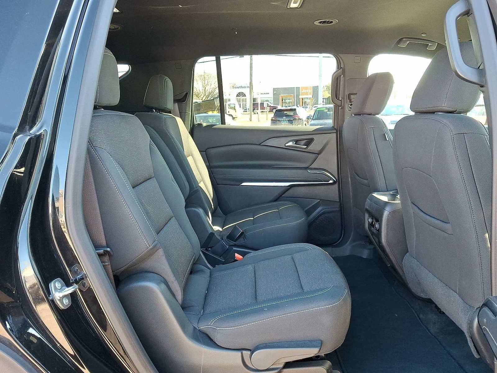 Used 2025 Chevrolet Traverse LT image 31