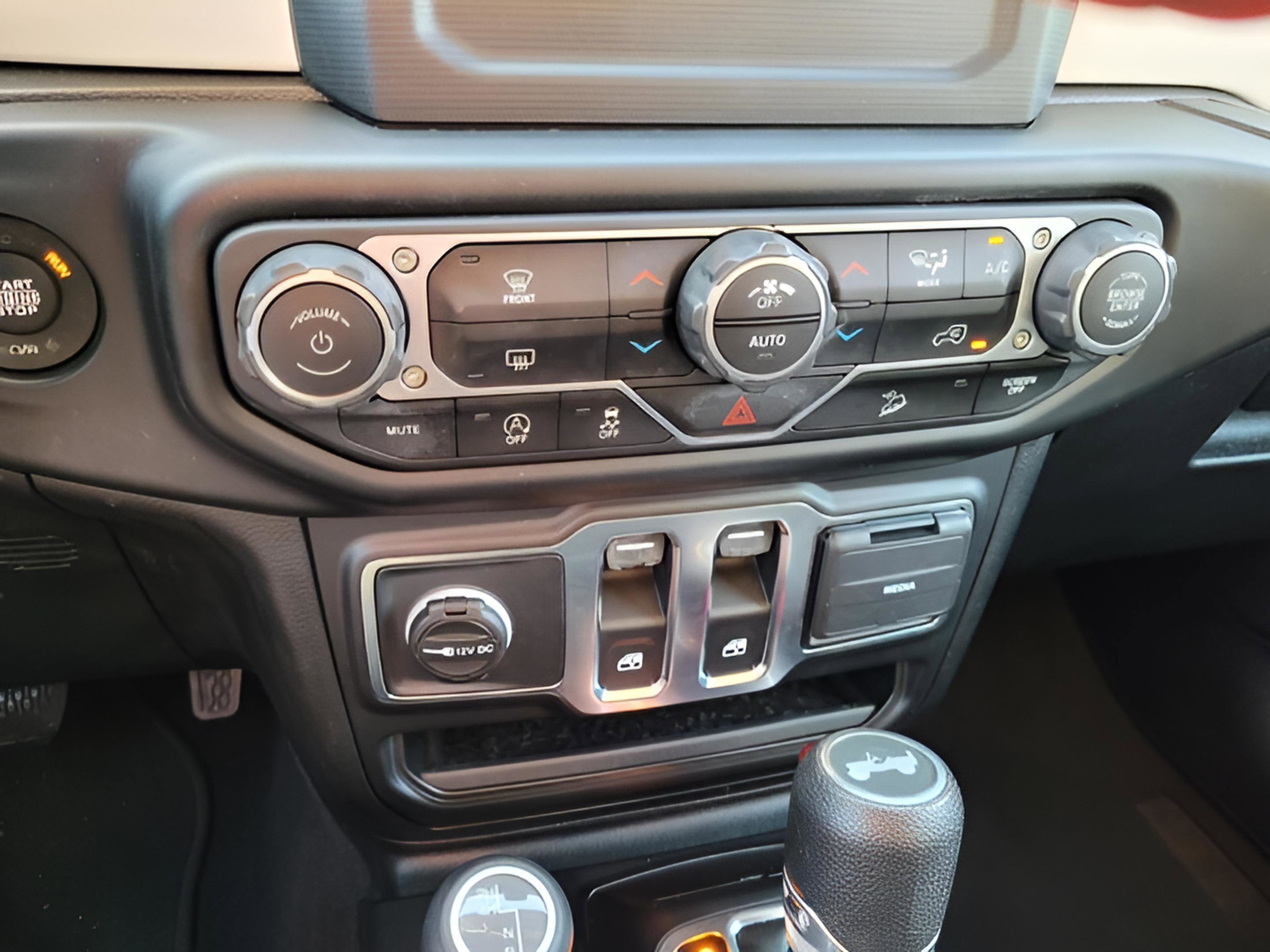 Used 2021 Jeep Wrangler Sport image 19