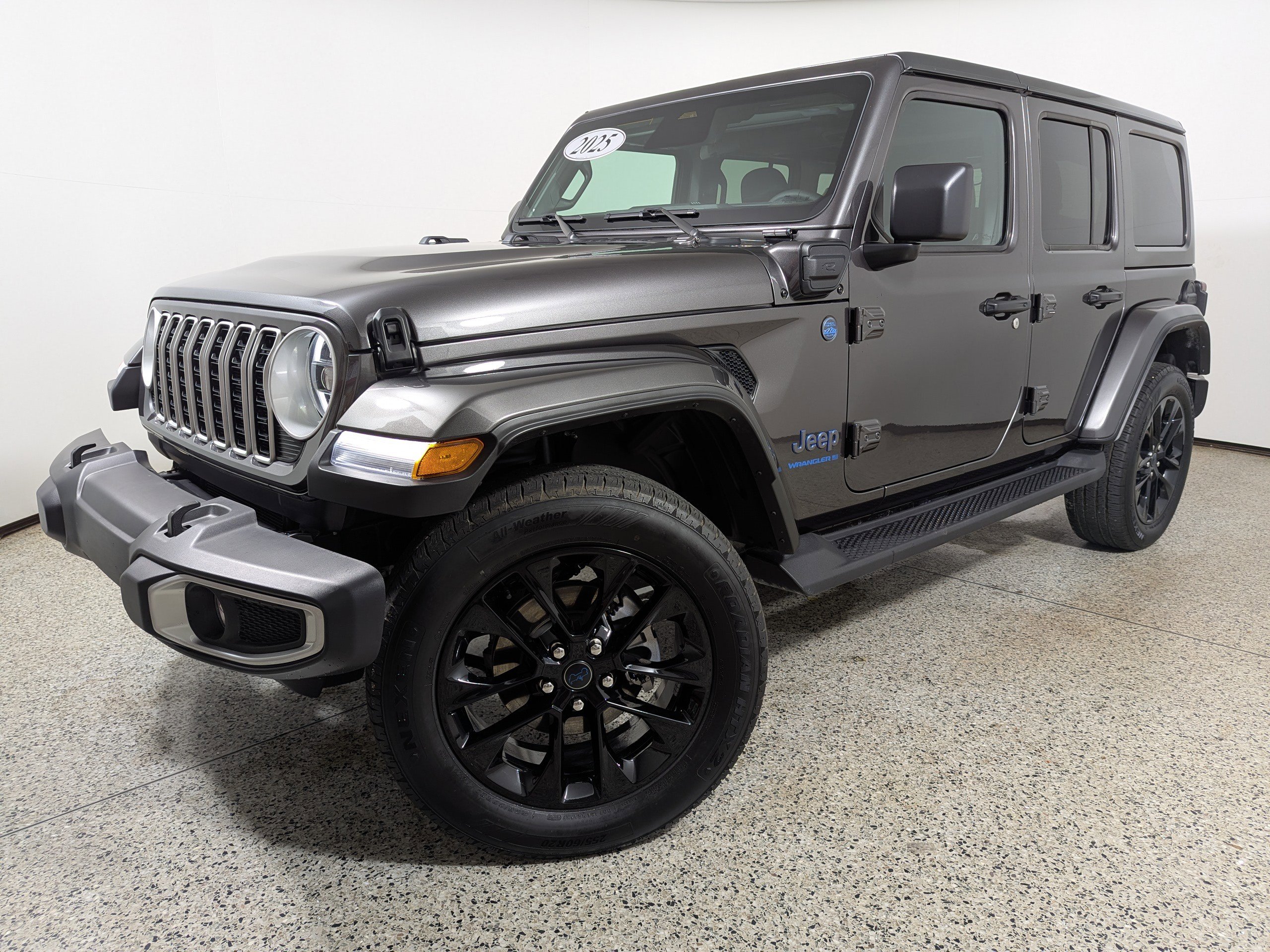 Used 2025 Jeep Wrangler Sahara AWD/4WD image 17