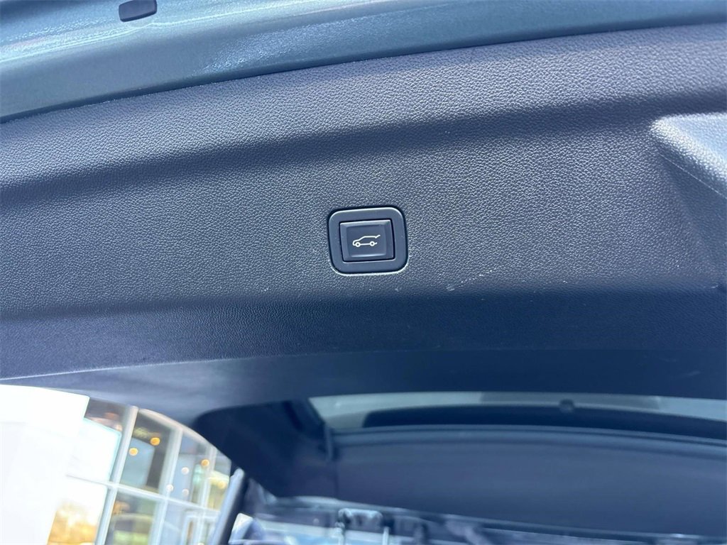 Used 2024 GMC Yukon Denali w/ Denali Reserve Package image 14