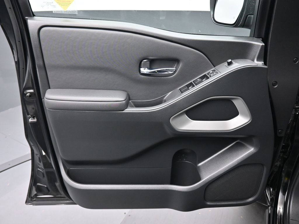 Used 2024 Nissan Frontier SV w/ SV Convenience Package image 9