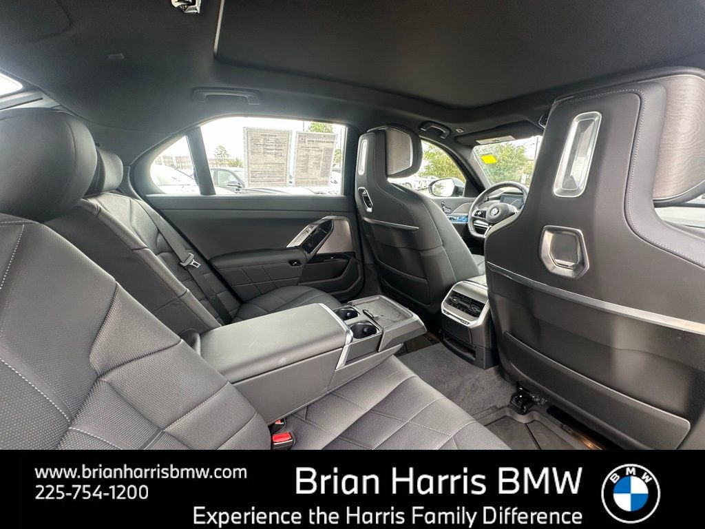 Certified 2025 BMW 740i image 27
