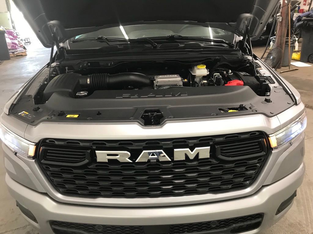 New 2026 RAM 1500 4x4 Crew Cab image 40