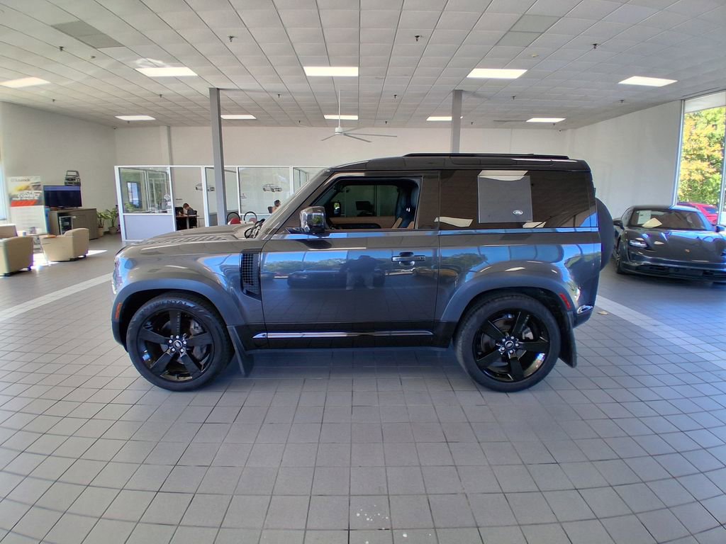 Used 2023 Land Rover Defender 90 X-Dynamic SE image 7