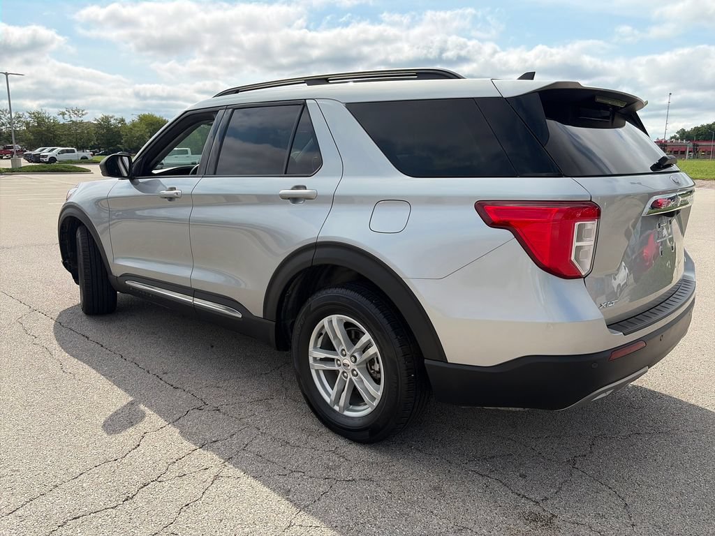 Used 2024 Ford Explorer XLT w/ Equipment Group 202A AWD/4WD image 5