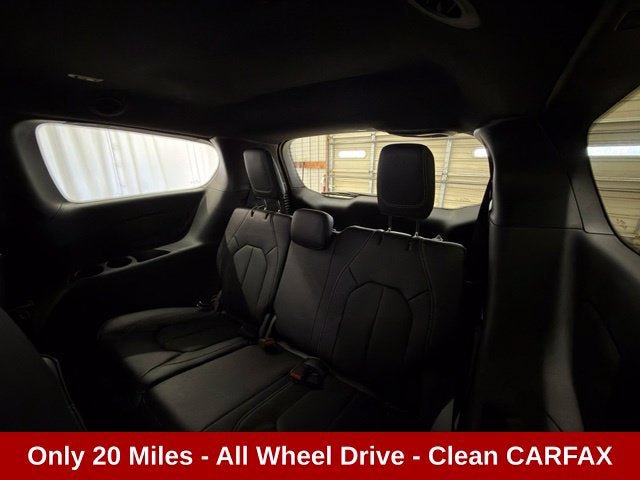 Used 2025 Chrysler Pacifica Select AWD/4WD image 21