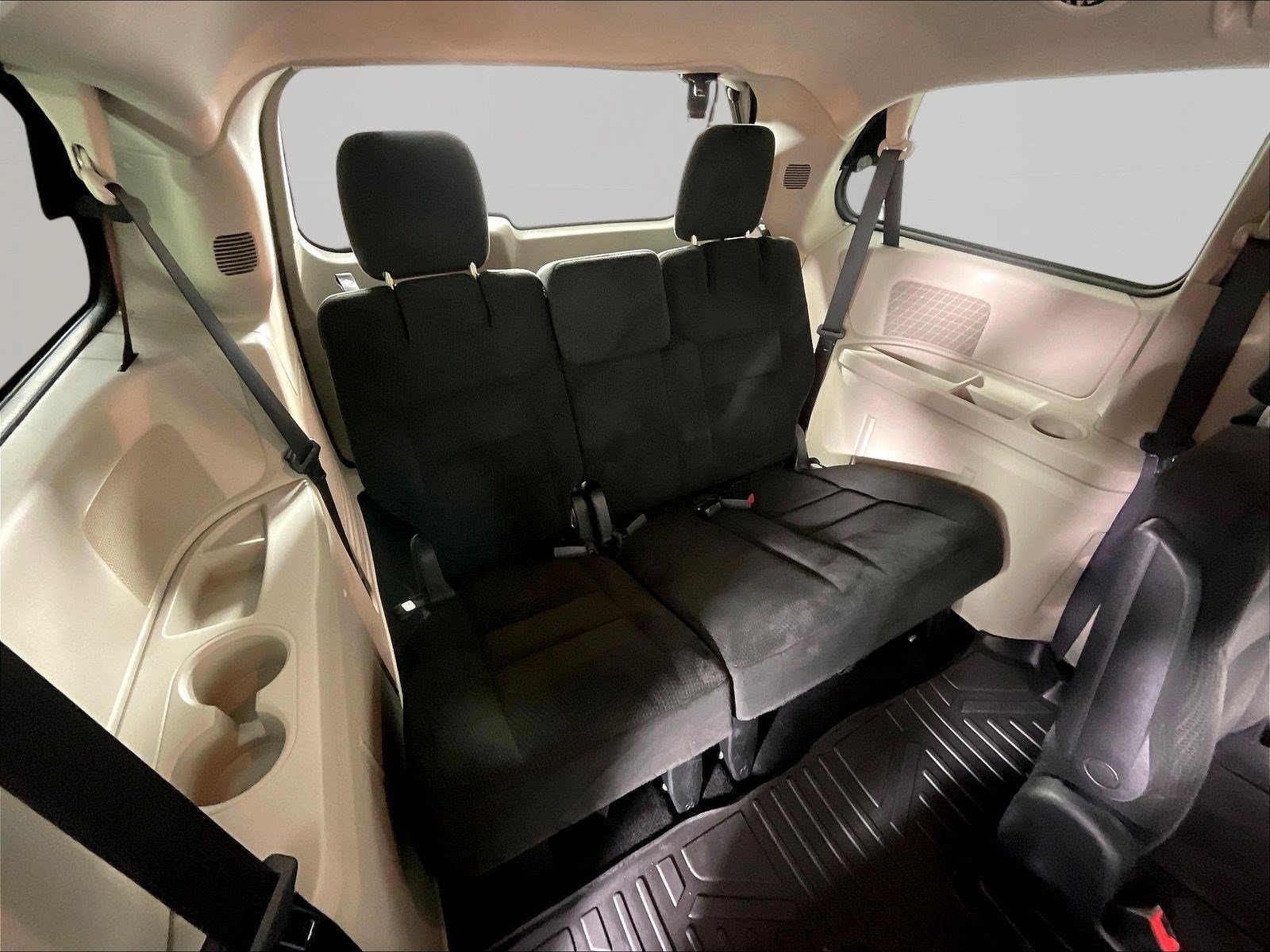 Used 2015 Dodge Grand Caravan SXT FWD image 24