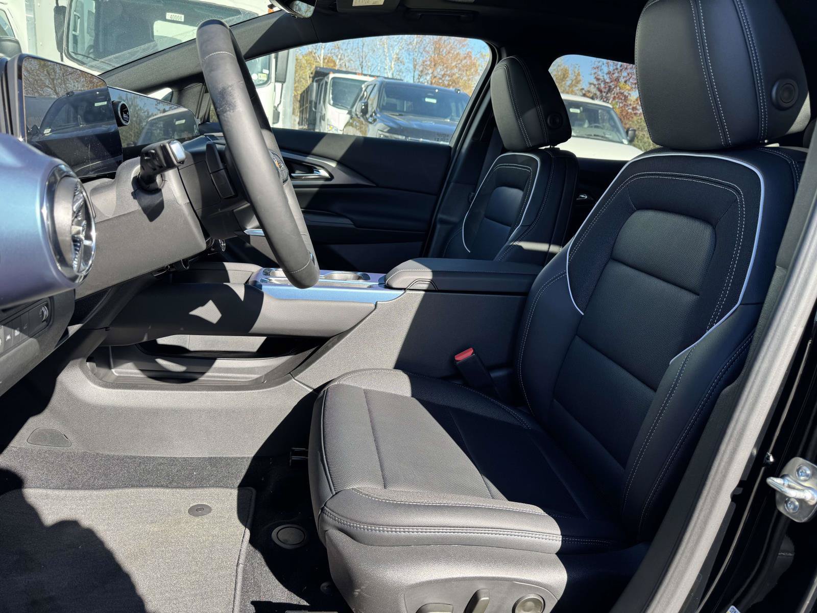 New 2026 Chevrolet Equinox EV LT w/ Convenience Package II AWD/4WD image 21