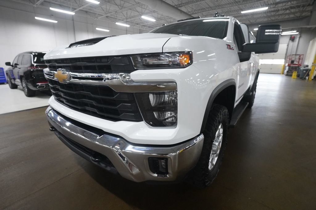 Used 2024 Chevrolet Silverado 2500 LT w/ Convenience Package AWD/4WD image 6