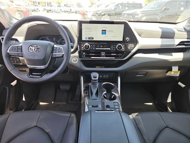 New 2026 Toyota Highlander Platinum AWD/4WD image 15