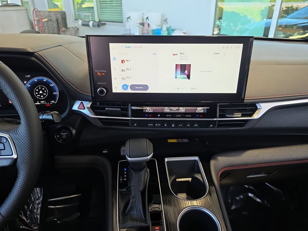 Used 2025 Toyota Sienna XSE AWD/4WD image 14