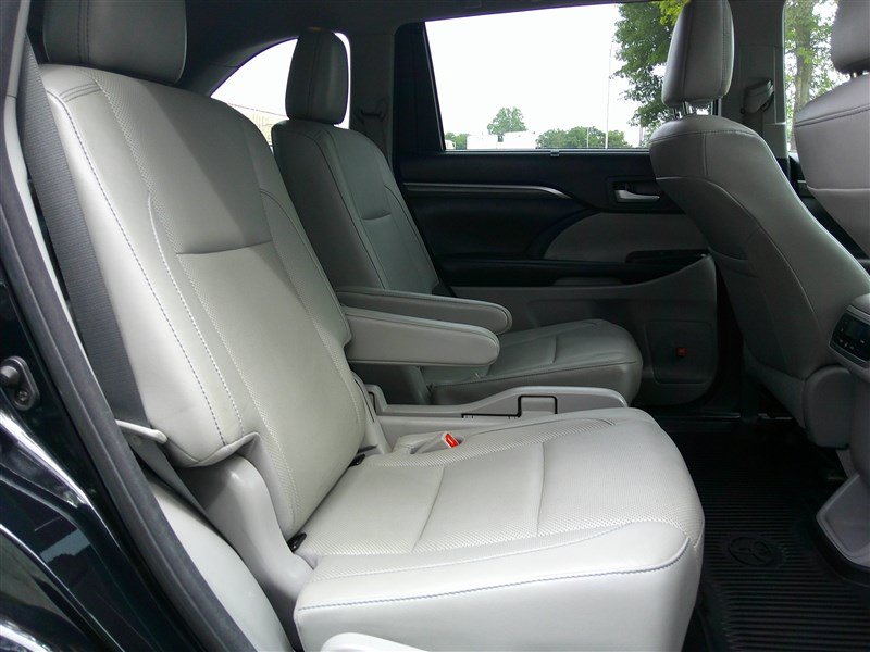 Used 2017 Toyota Highlander Limited AWD/4WD image 21