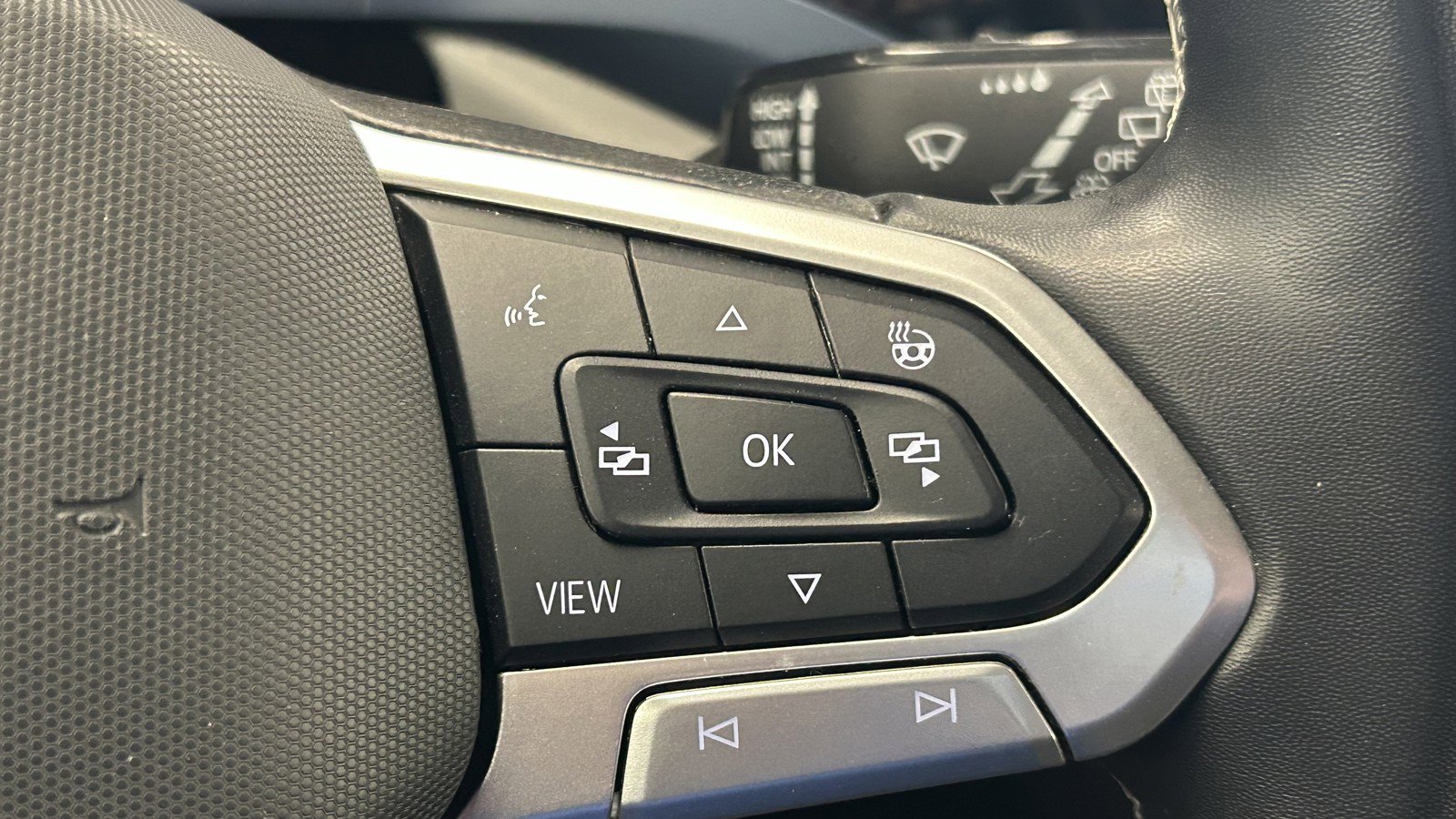 Used 2024 Volkswagen Taos SE image 23