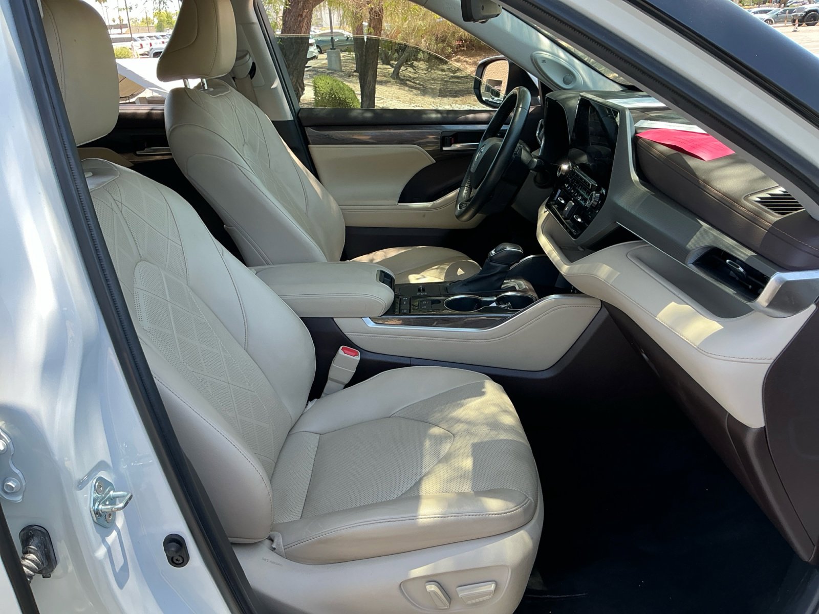 Used 2022 Toyota Highlander Platinum FWD image 19