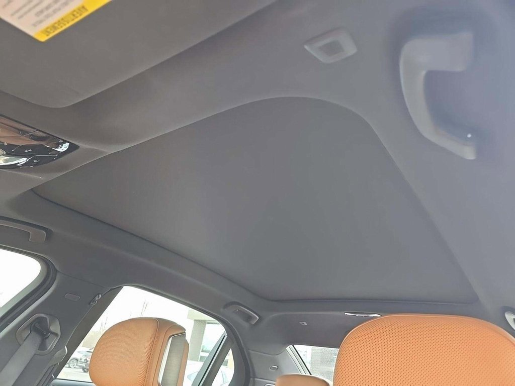 Used 2023 BMW 740i image 8