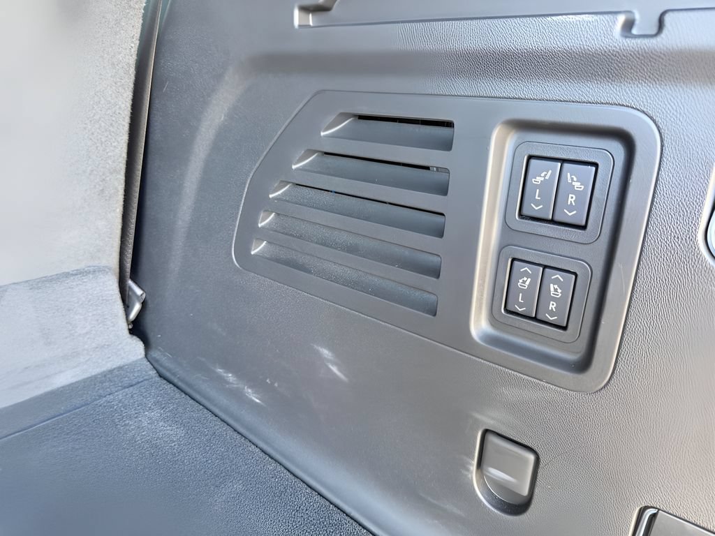 Used 2025 Chevrolet Traverse RS w/ LPO, Floor Liner Package AWD/4WD image 37