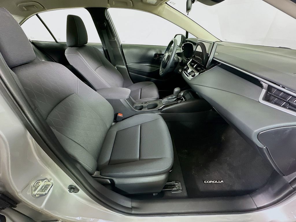 Used 2025 Toyota Corolla LE image 12