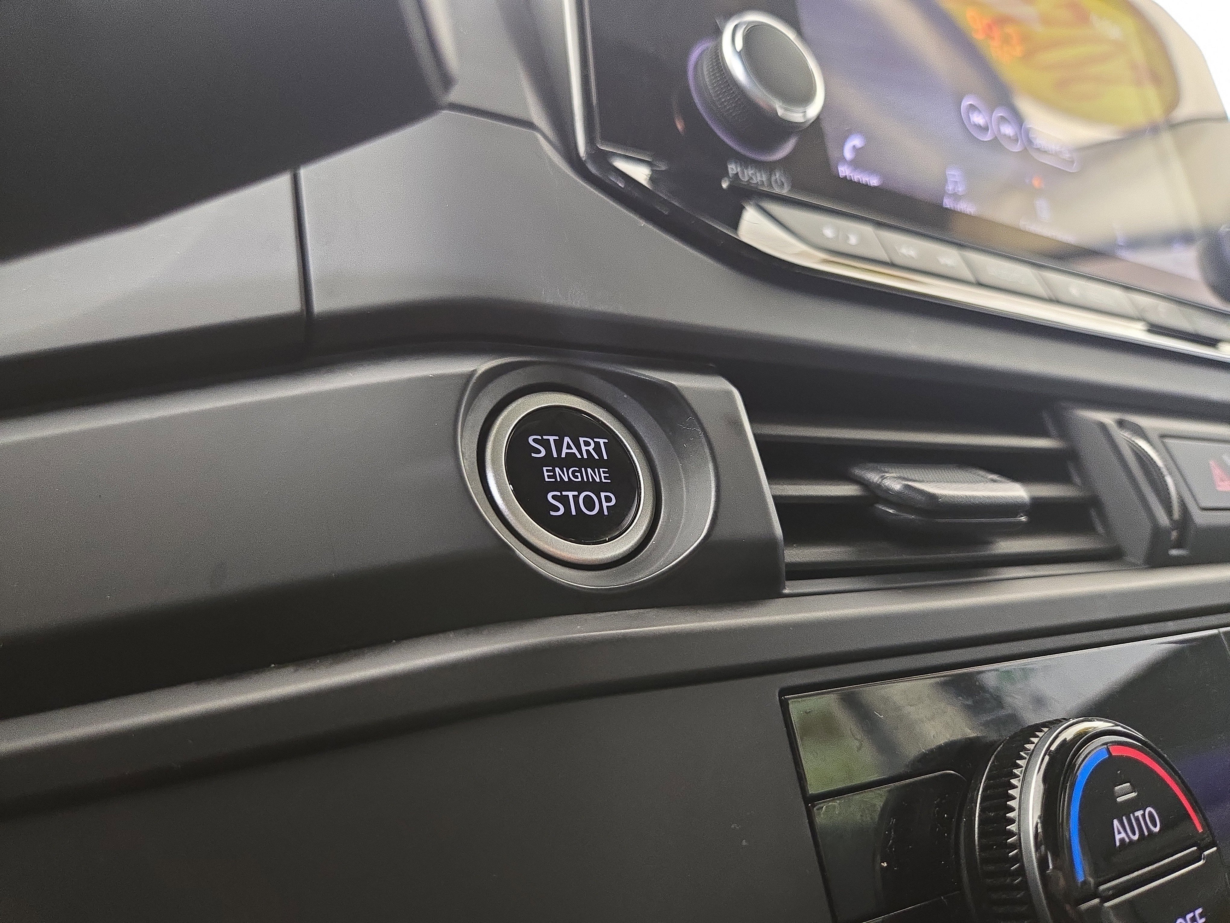 Used 2024 Nissan Pathfinder S image 24