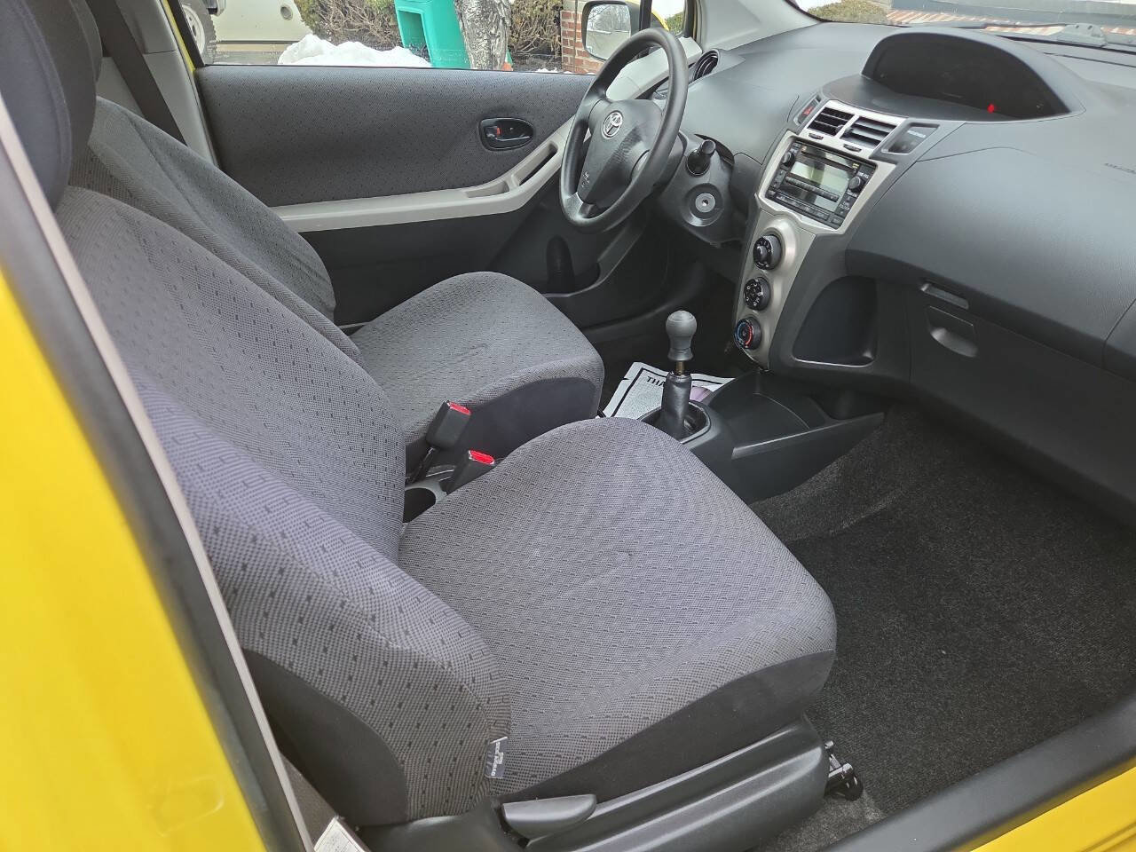 Used 2009 Toyota Yaris 2-Door Hatchback image 9