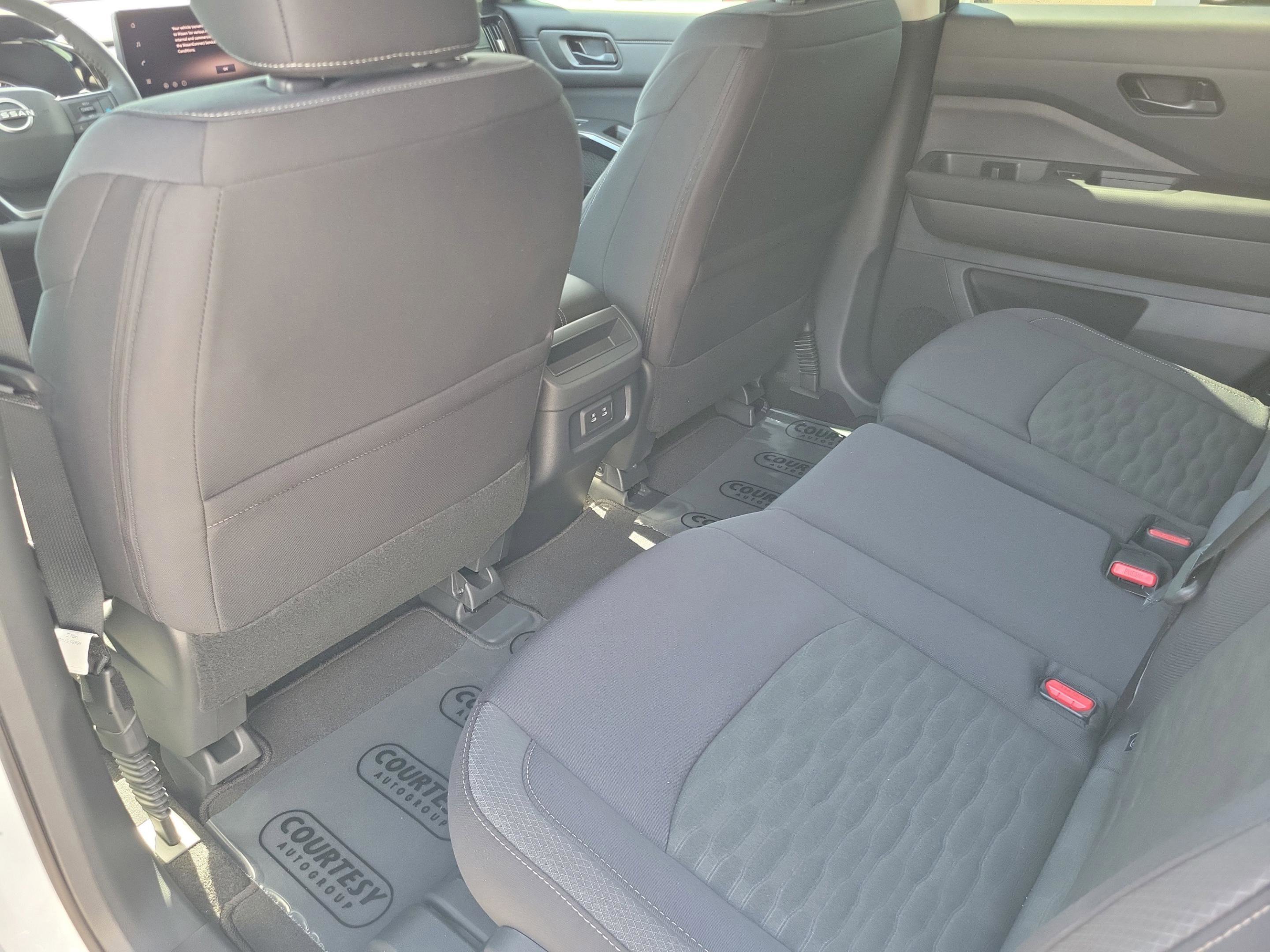 New 2026 Nissan Pathfinder SV image 12