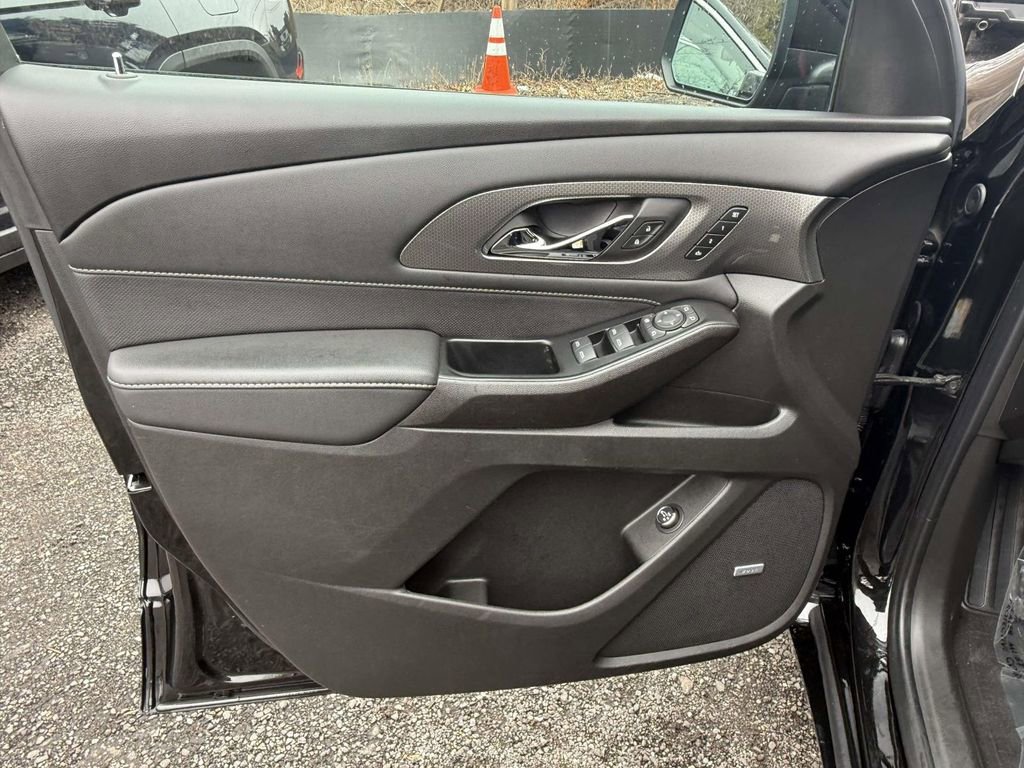 Used 2023 Chevrolet Traverse Premier w/ Redline Edition image 12