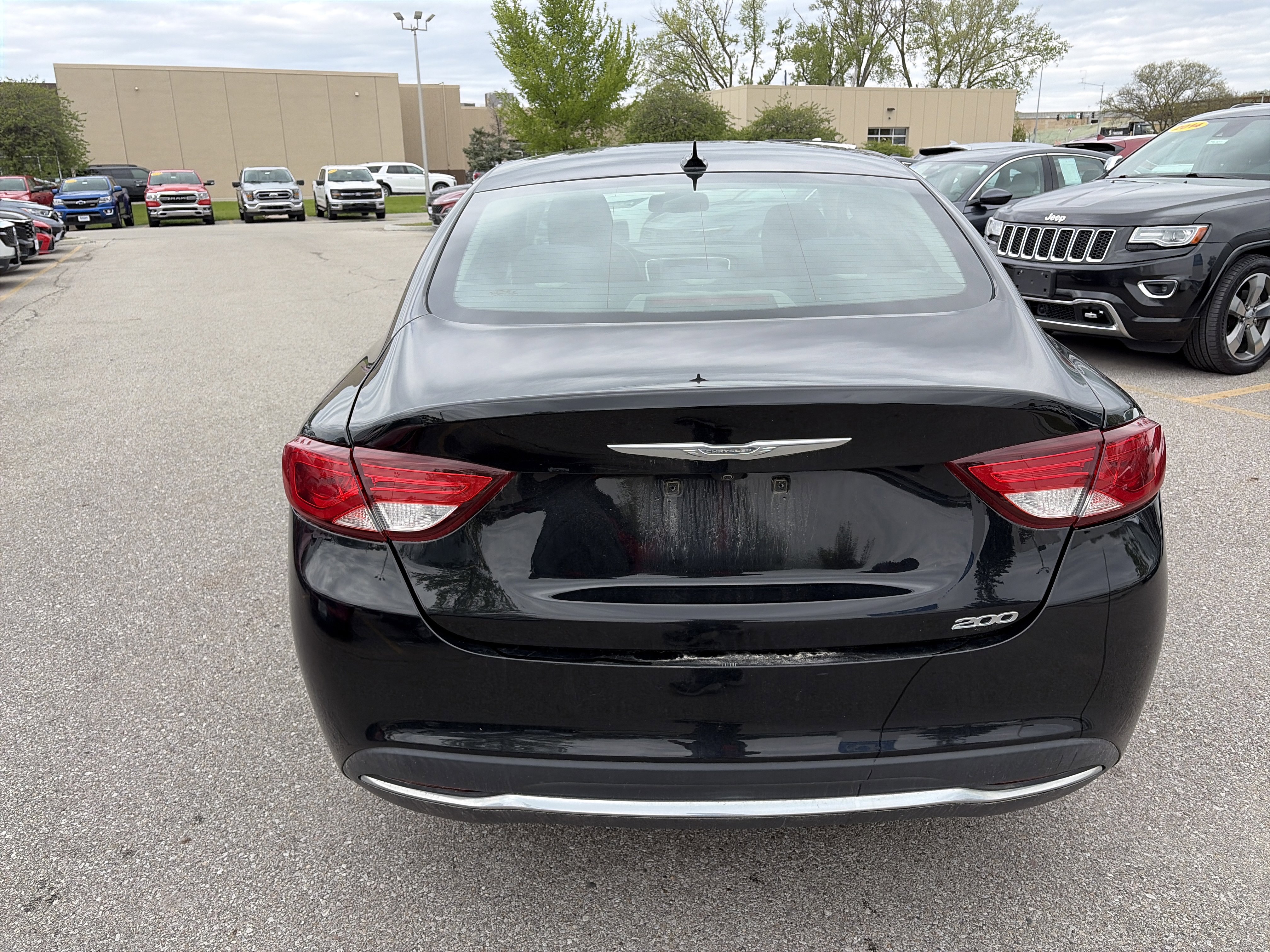 Used 2015 Chrysler 200 Limited w/ Convenience Group FWD image 5