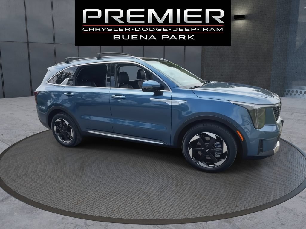 Used 2025 Kia Sorento EX w/ EX Panoramic Sunroof Package FWD image 9