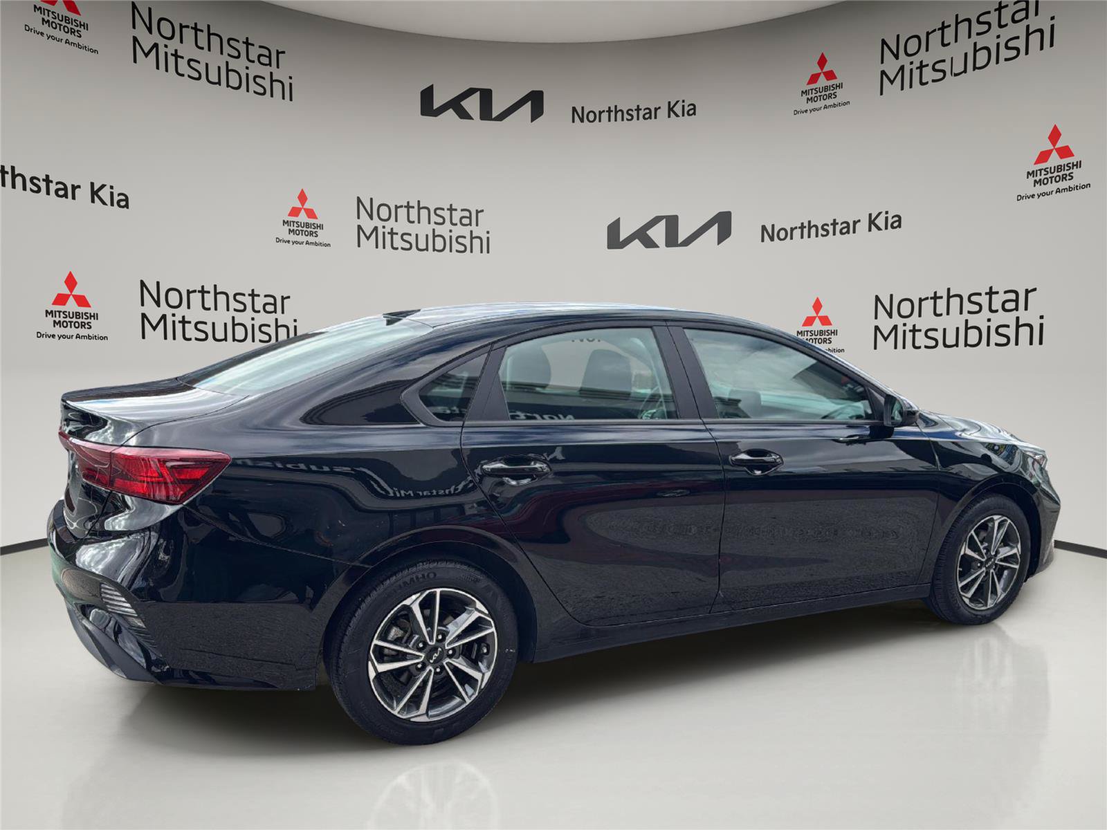 Used 2023 Kia Forte LXS FWD image 7