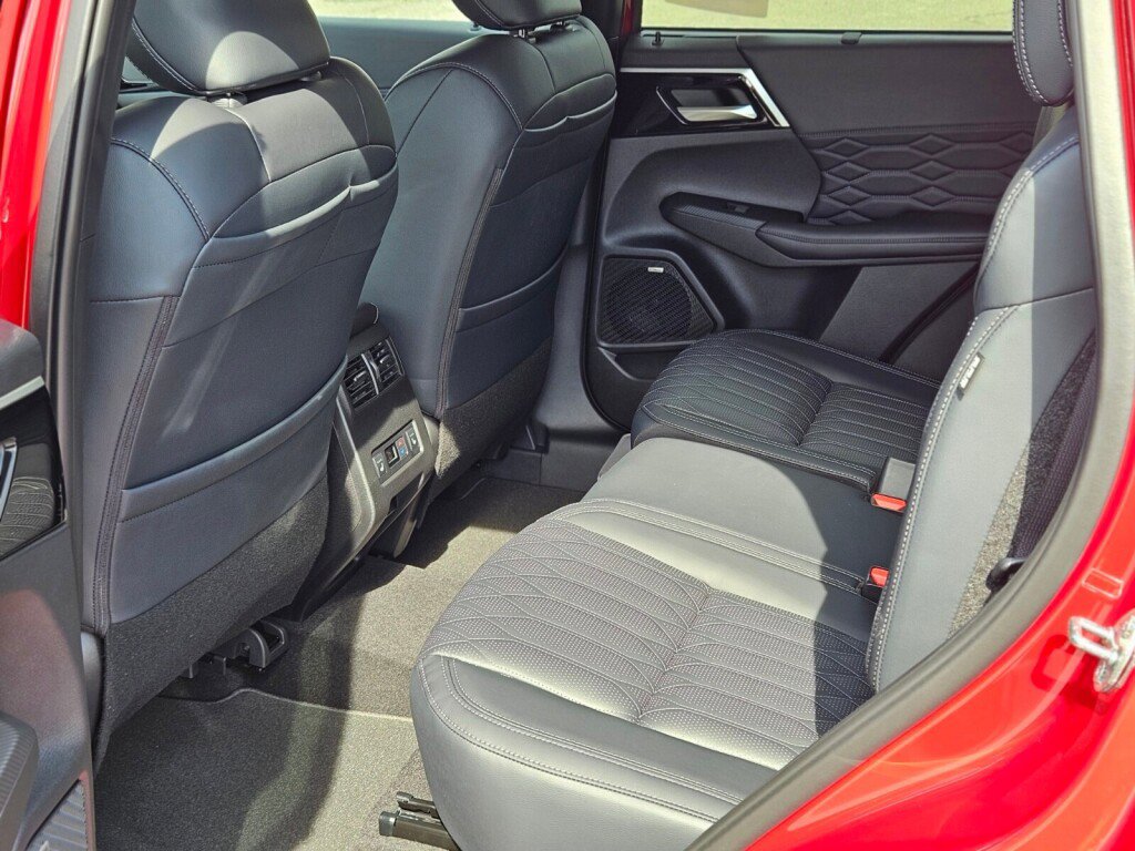 New 2025 Mitsubishi Outlander SEL image 15