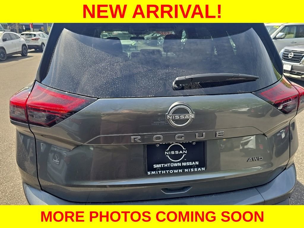 Used 2025 Nissan Rogue S AWD/4WD image 14