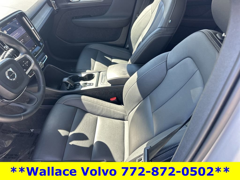 Used 2025 Volvo XC40 B5 Core image 22