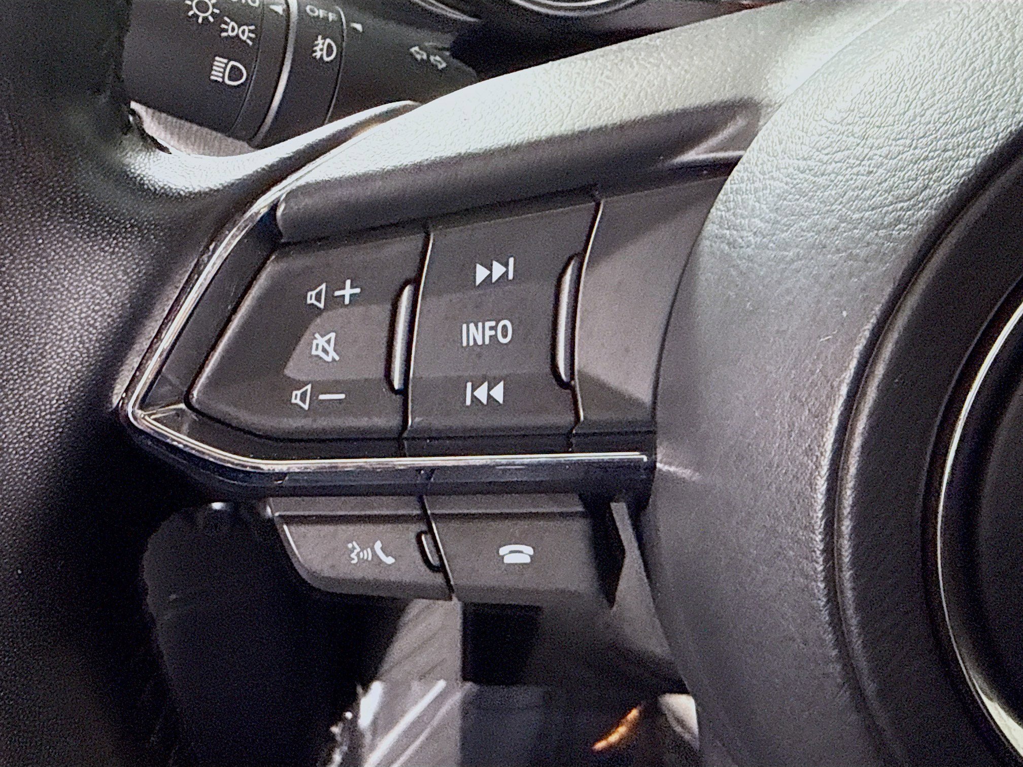 Used 2023 MAZDA CX-9 Touring image 14